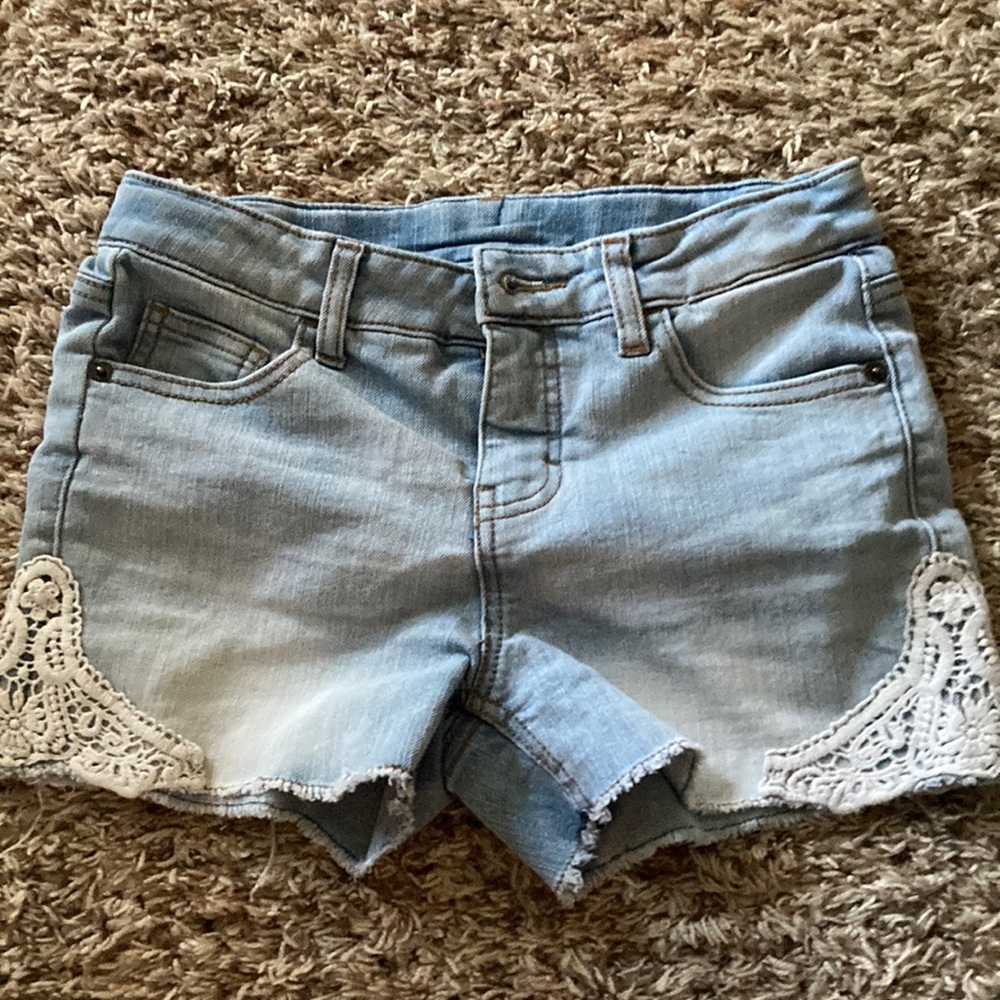 Jean shorts with lace